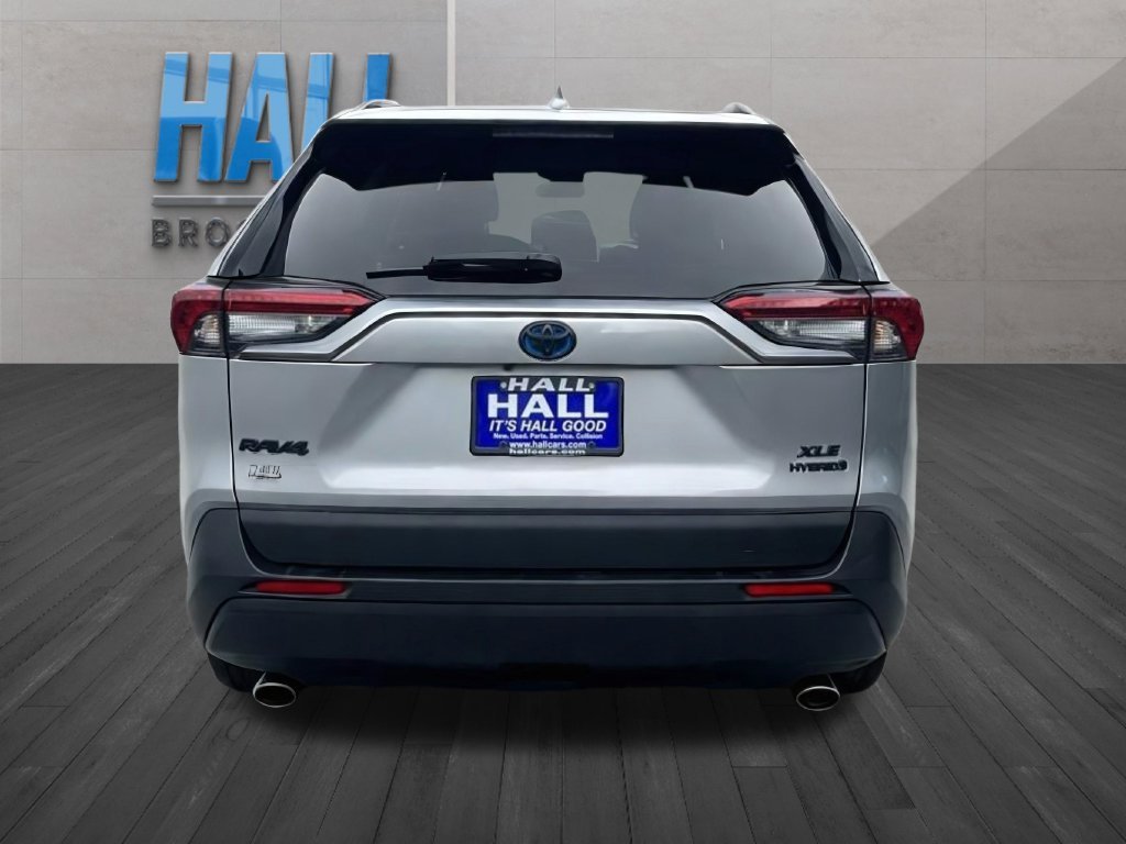 Used 2021 Silver Toyota XLE Premium image 4