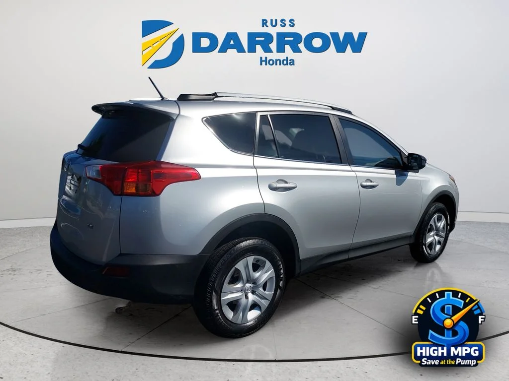 Used 2013 Silver Toyota LE image 5