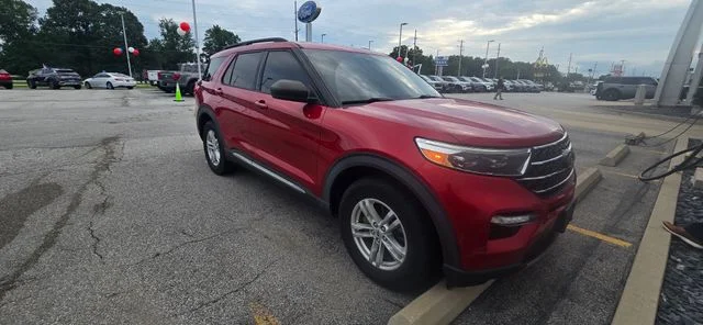 Used 2020 Red Ford XLT image 2