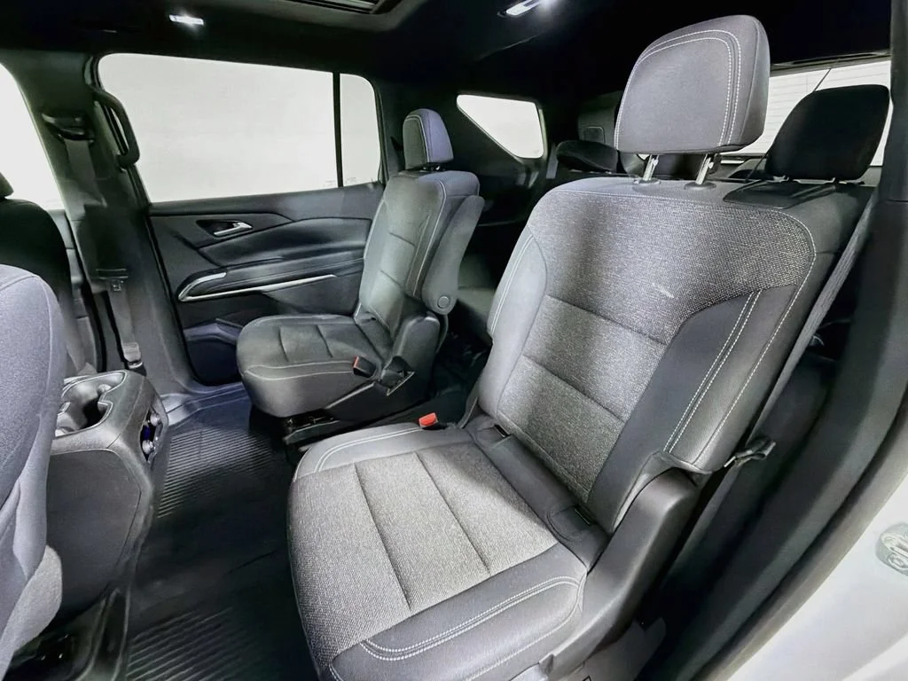 Used 2025 Summit White Chevrolet LT image 19
