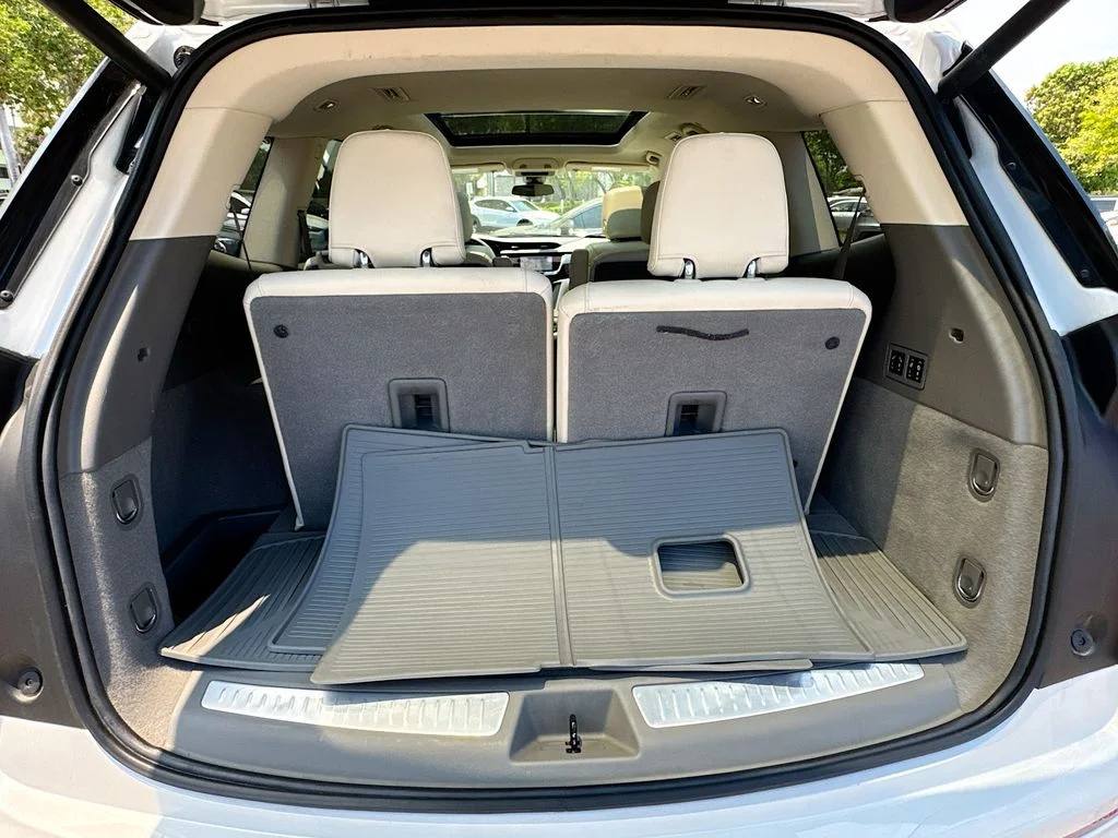 Used 2024 White Cadillac Premium Luxury image 29