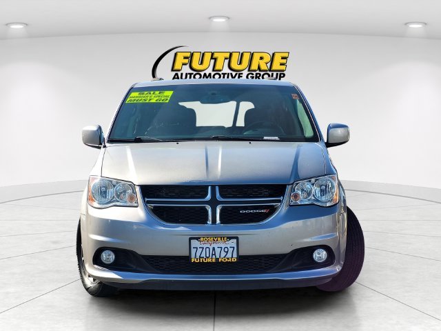 Used 2017 Silver Dodge SXT image 2