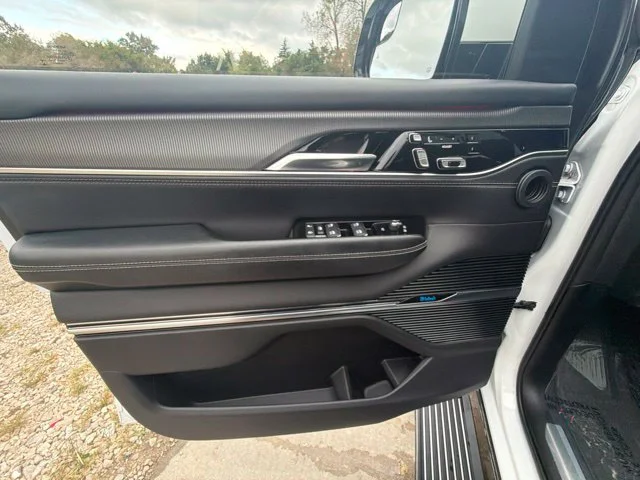 Used 2022 White Jeep Series II image 19