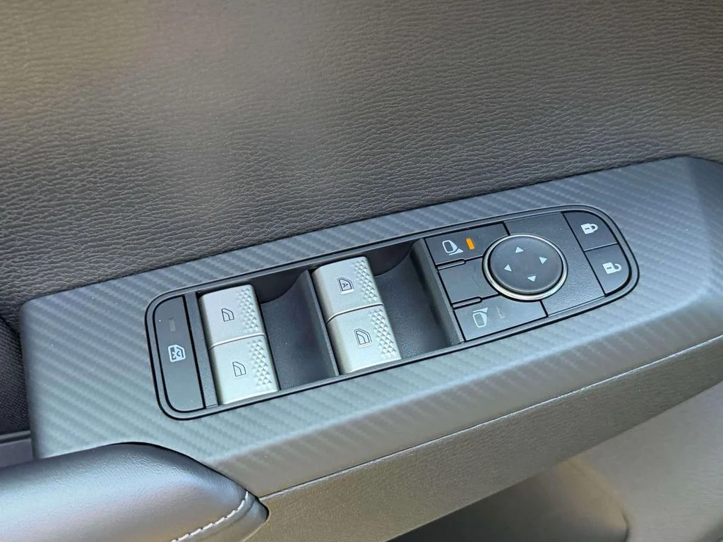 New 2026 Black Mitsubishi ES image 25