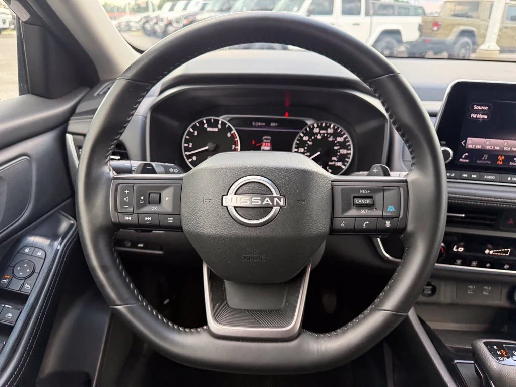Used 2025 Gray Nissan SV image 9