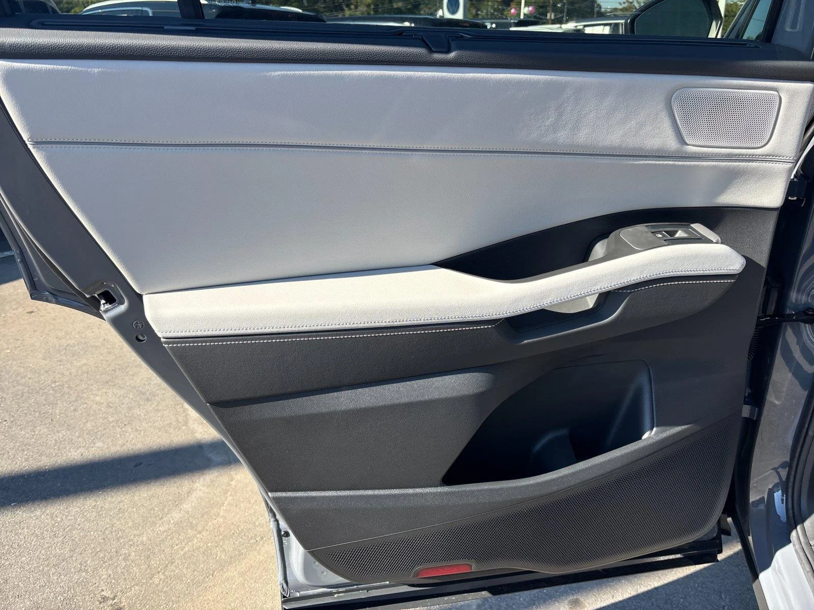New 2027 Pure Gray Volkswagen SE w/Technology image 30