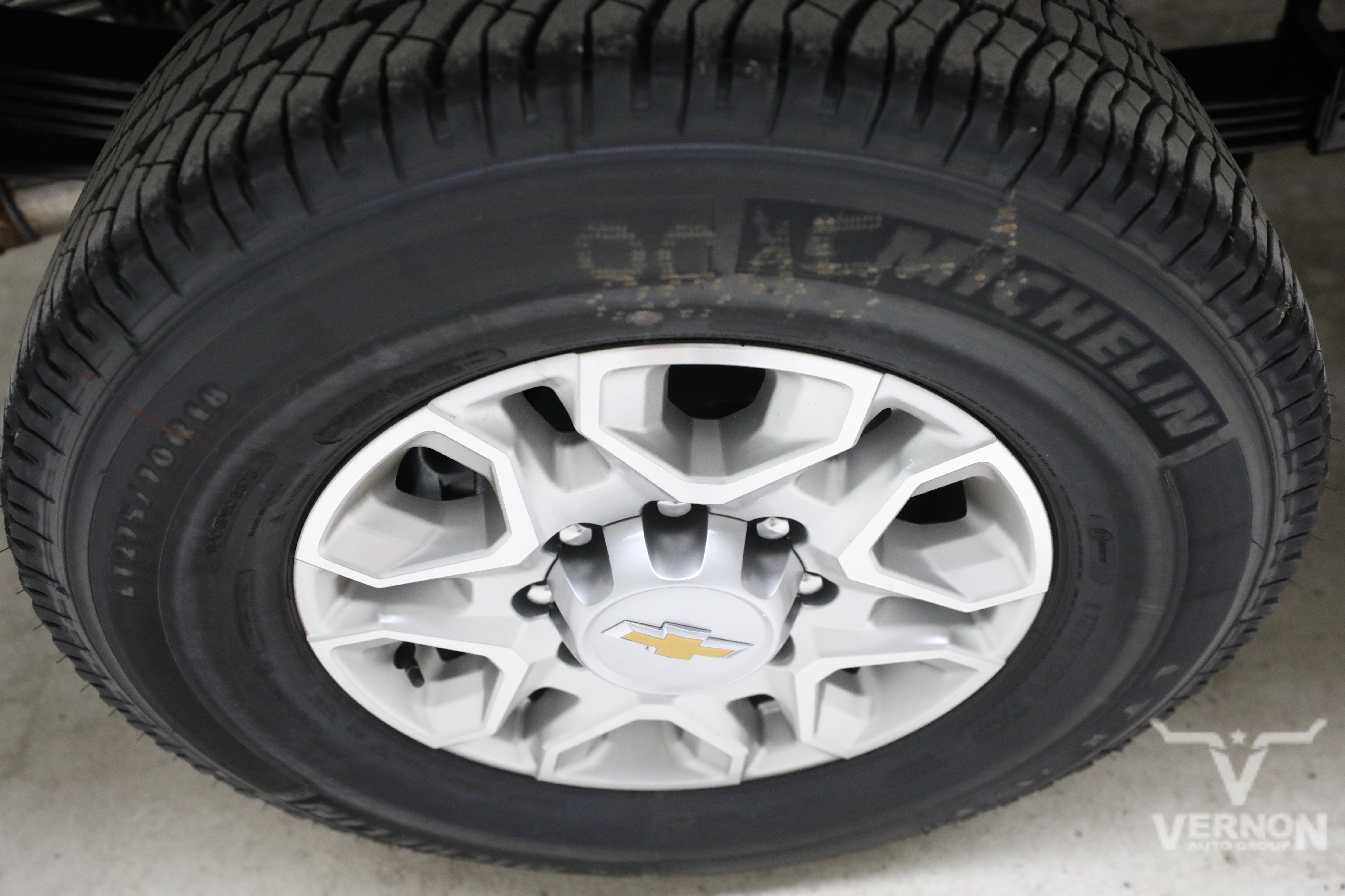 New 2026 Summit White Chevrolet N image 33