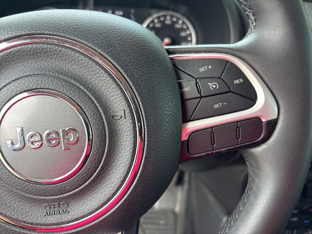 Used 2018 Gray Jeep Latitude image 15