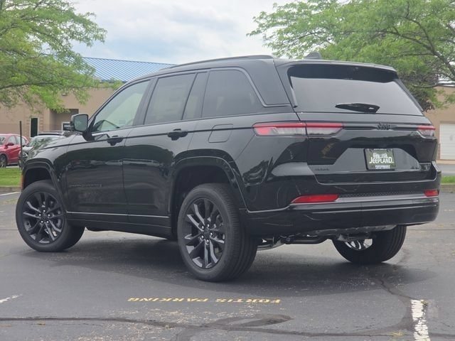 New 2026 Diamond Black Crystal Pearl-Coat Exterior Paint Jeep Limited Reserve image 26