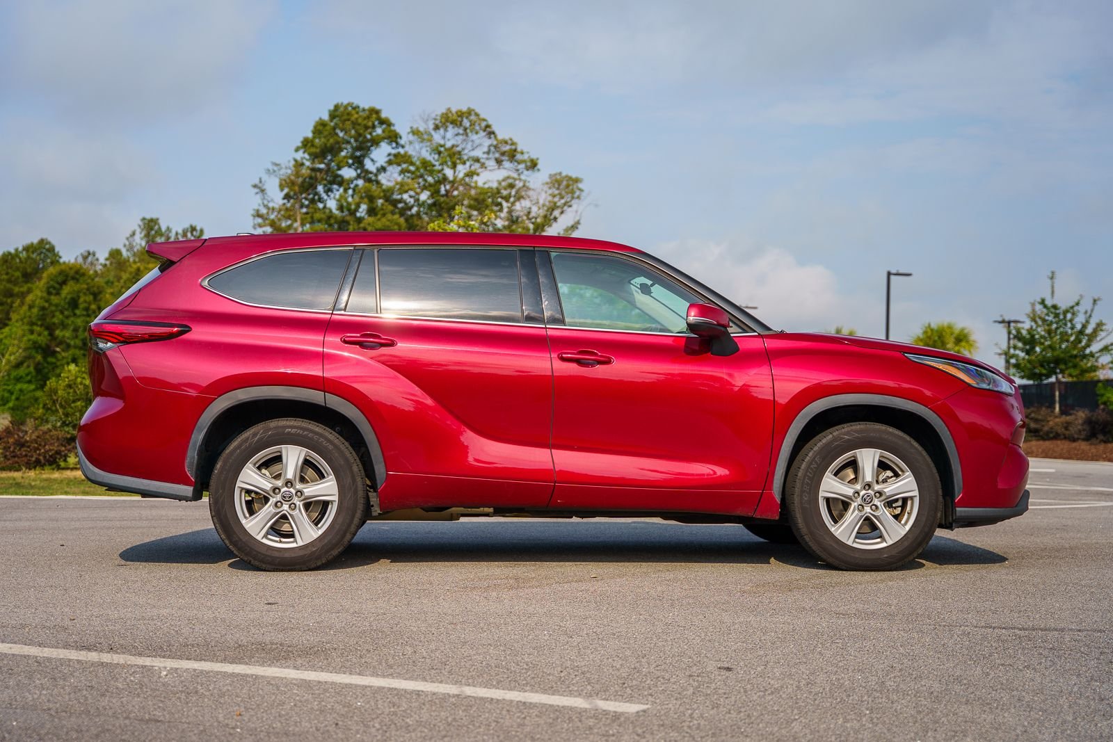 Used 2022 Red Toyota LE image 9