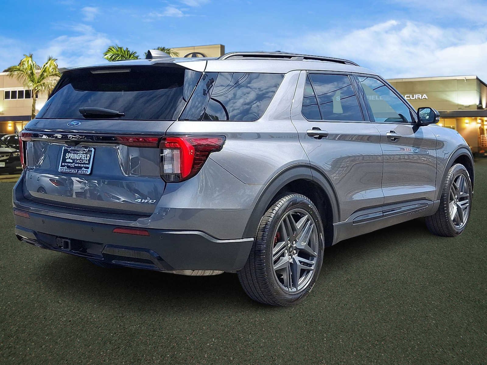 Used 2025 Carbonized Gray Metallic Ford ST-Line image 7