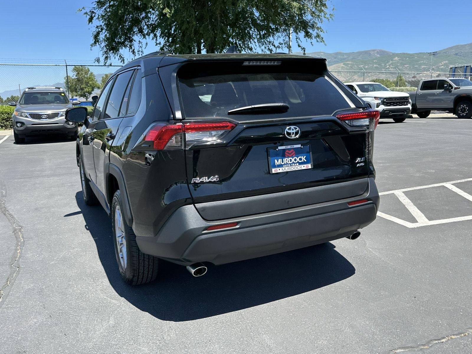 2025 Toyota RAV4 XLE - Photo 12