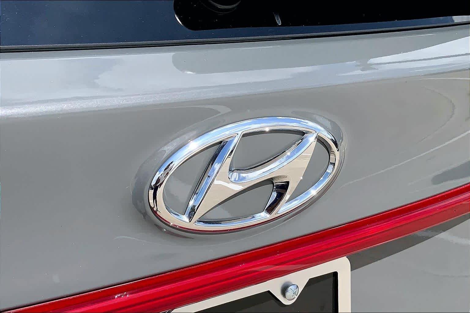 Used 2023 Hampton Gray Hyundai SEL image 30