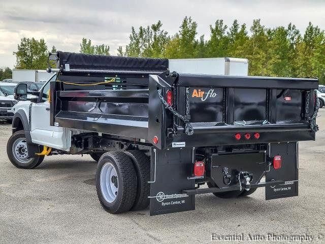 New 2025 Oxford White Ford F-450® XL image 31