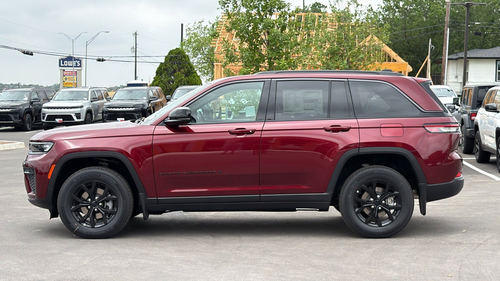 New 2026 Velvet Red Pearl-Coat Exterior Paint Jeep Laredo Altitude image 8