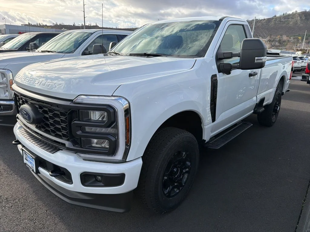 New 2025 Oxford White Ford F-350® XL image 3