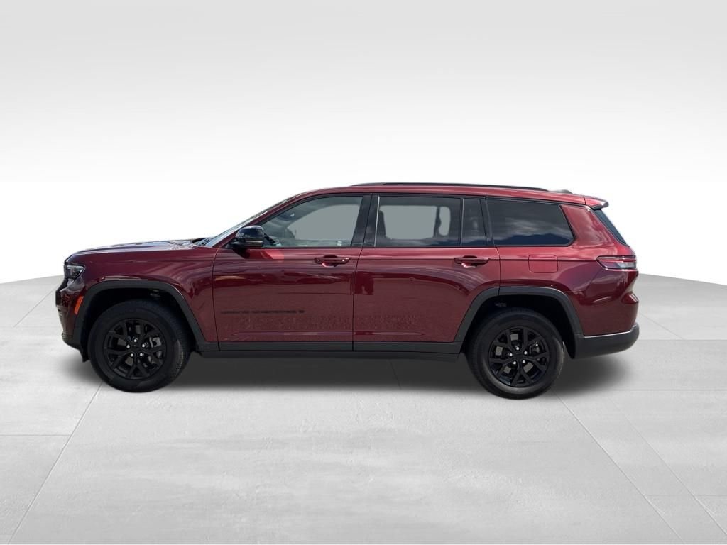 Used 2024 Red Jeep Altitude image 2