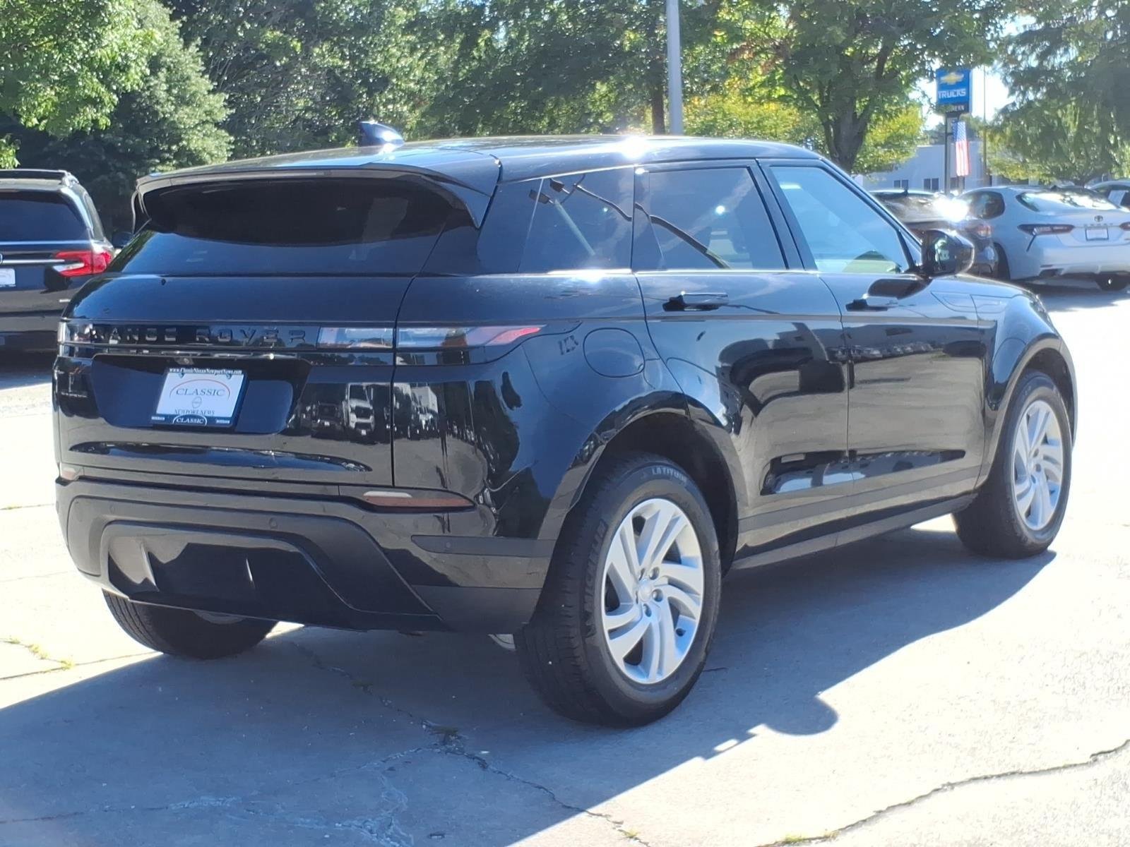 Used 2024 Santorini Black Metallic Land Rover Core S image 7