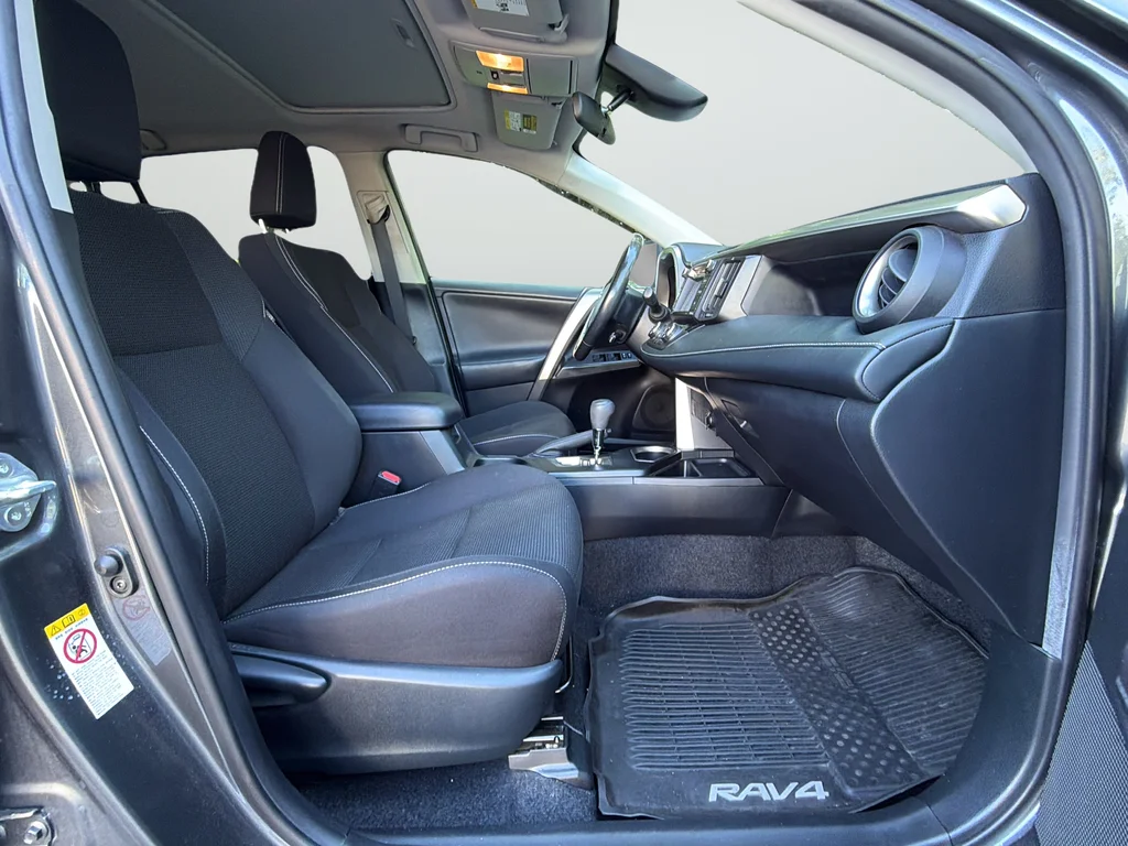 Used 2018 Gray Toyota XLE image 26