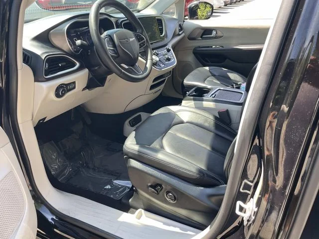 Used 2024 Black Chrysler Touring L image 18