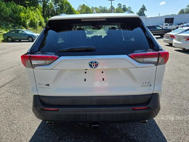 Used 2022 White Toyota XLE Premium image 7