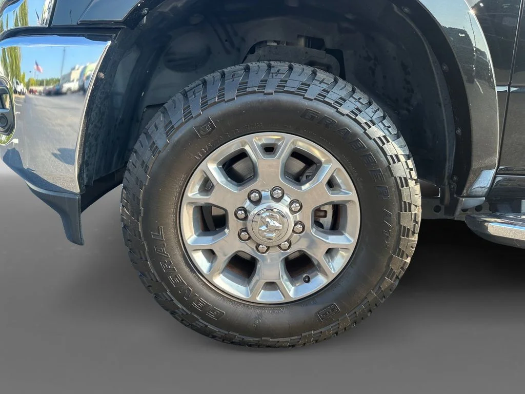 Used 2019 Black Ram Laramie image 14