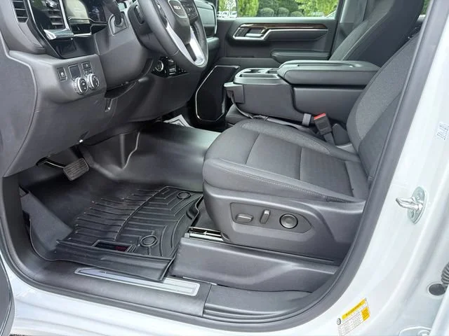 Used 2025 Summit White GMC SLE image 9
