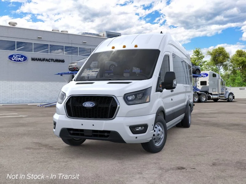 New 2026 Oxford White Ford XLT image 2