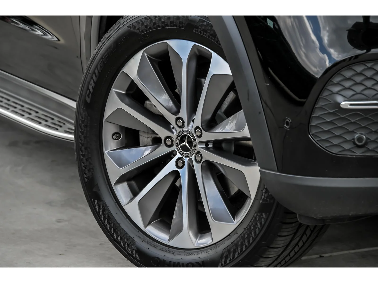 Used 2021 Black Mercedes-Benz GLE 350 4MATIC® image 3
