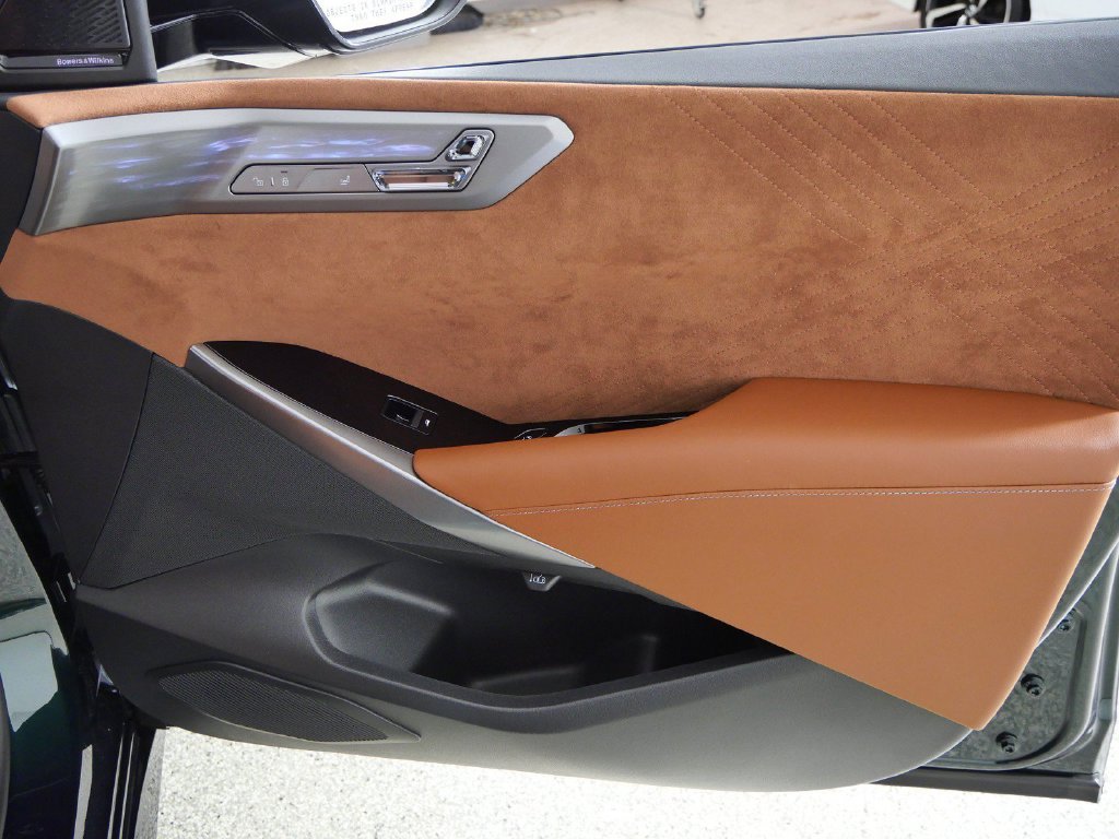 New 2027 Vancouver Green Metallic BMW  image 21