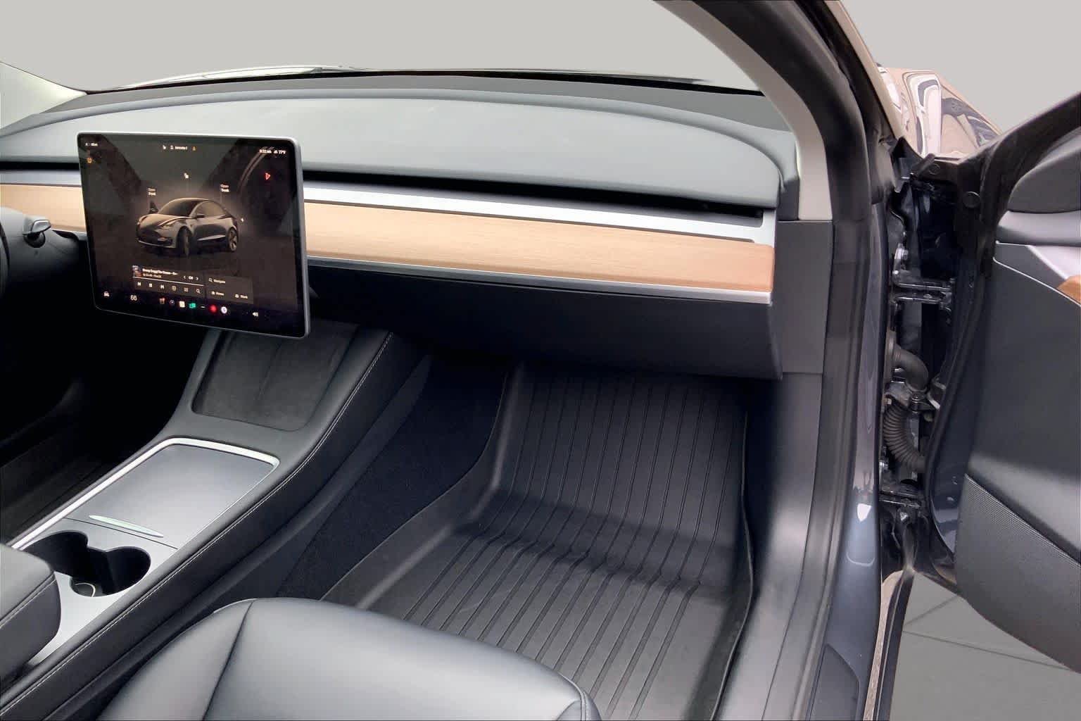 Used 2023  Tesla  image 16