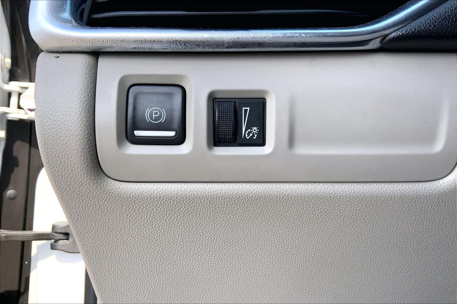 Used 2019 Crystal White Tricoat Cadillac FWD Luxury image 51