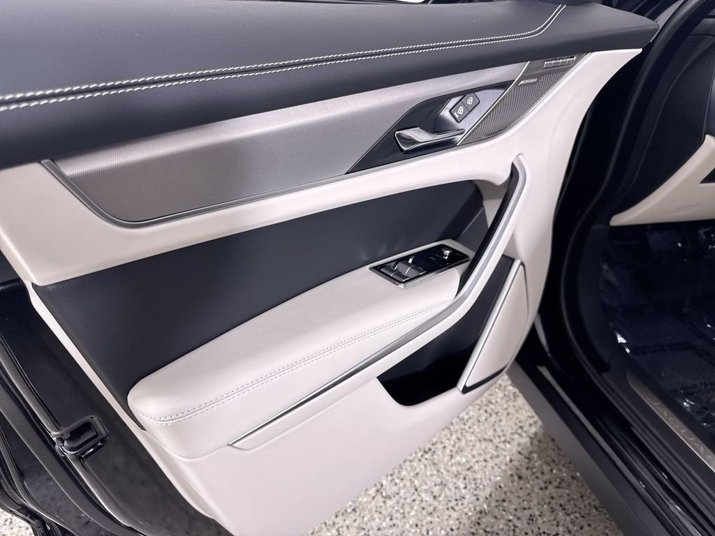 2026 Jaguar F-Pace R-Dynamic S - Photo 13