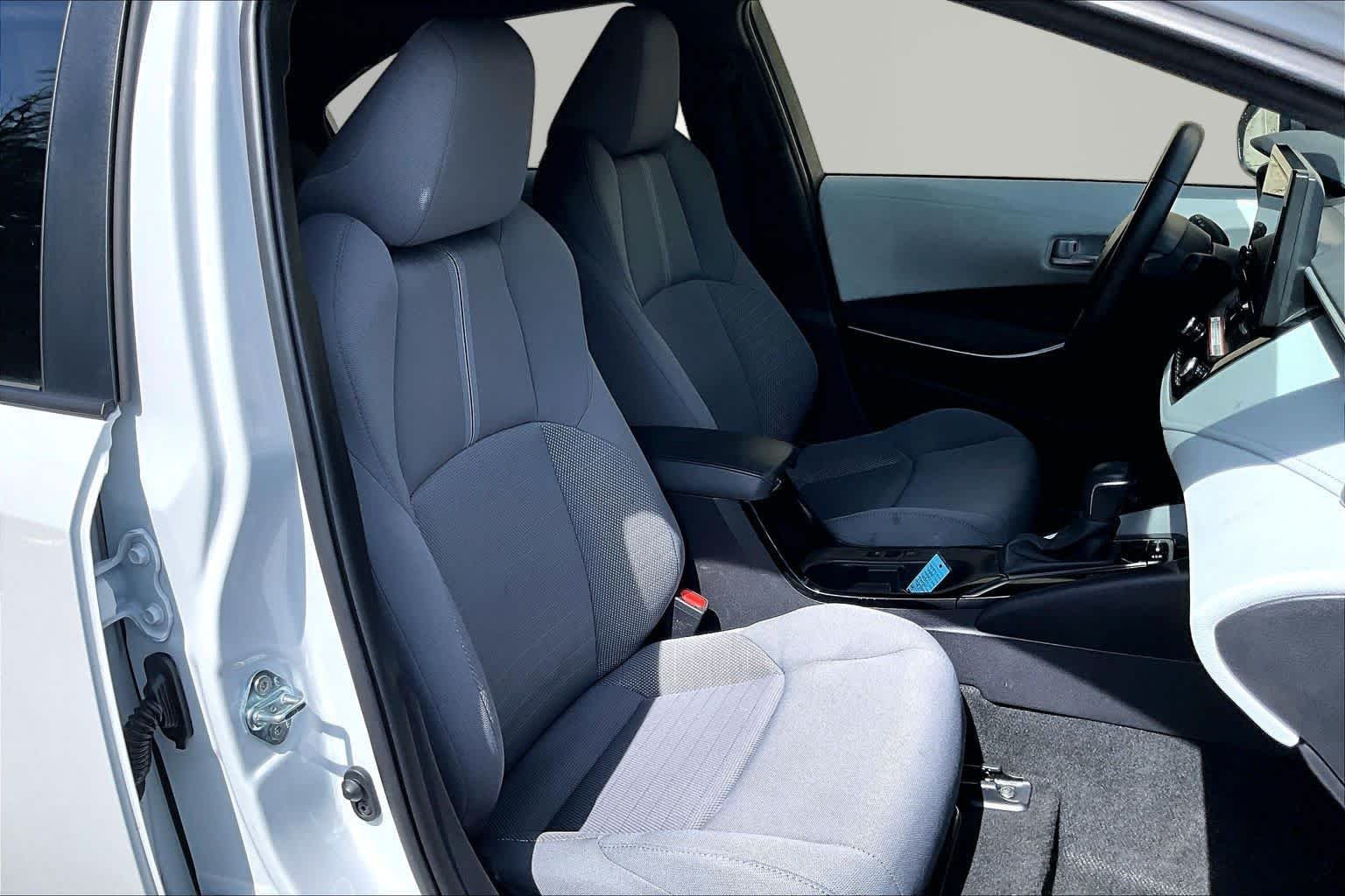 Used 2025 Wind Chill Pearl Toyota SE image 9