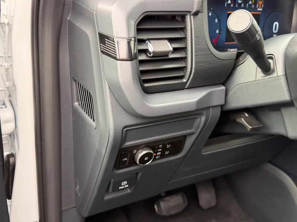 New 2026 Oxford White Ford XLT image 15