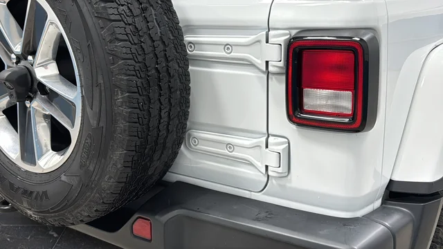Used 2022 Bright White Clearcoat Jeep Unlimited Sahara image 33