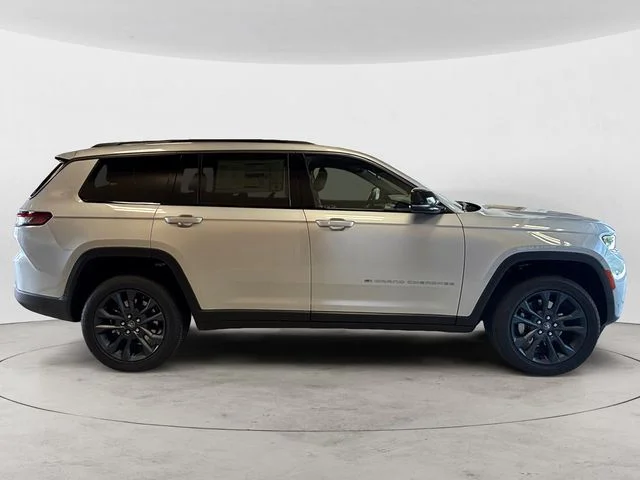 New 2026 Silver Jeep  image 7