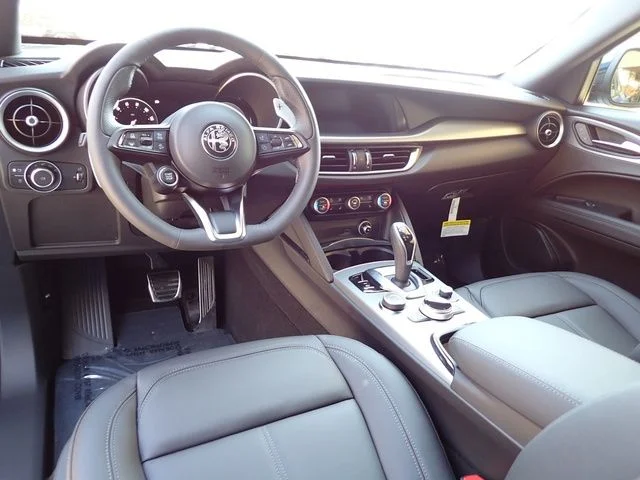 2025 Alfa Romeo Stelvio Base - Photo 14
