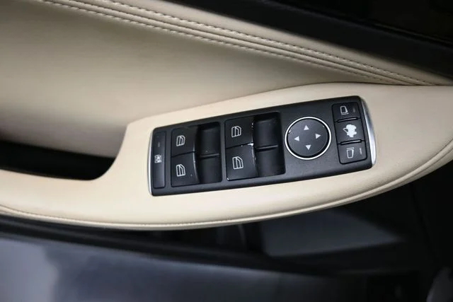 Used 2019 Black INFINITI LUXE image 19