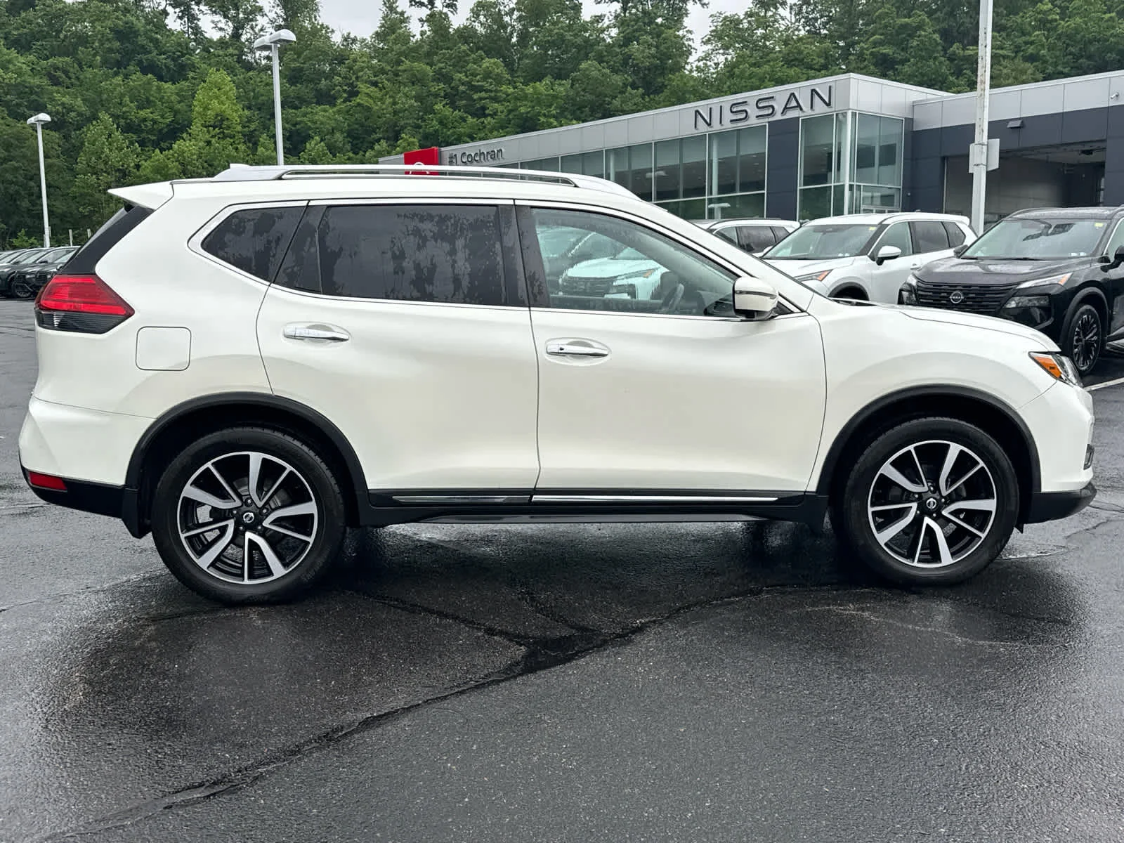 Used 2017 Pearl White Nissan SL image 6