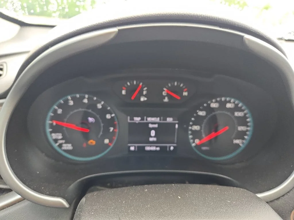 Used 2024 Summit White Chevrolet 1LT image 2