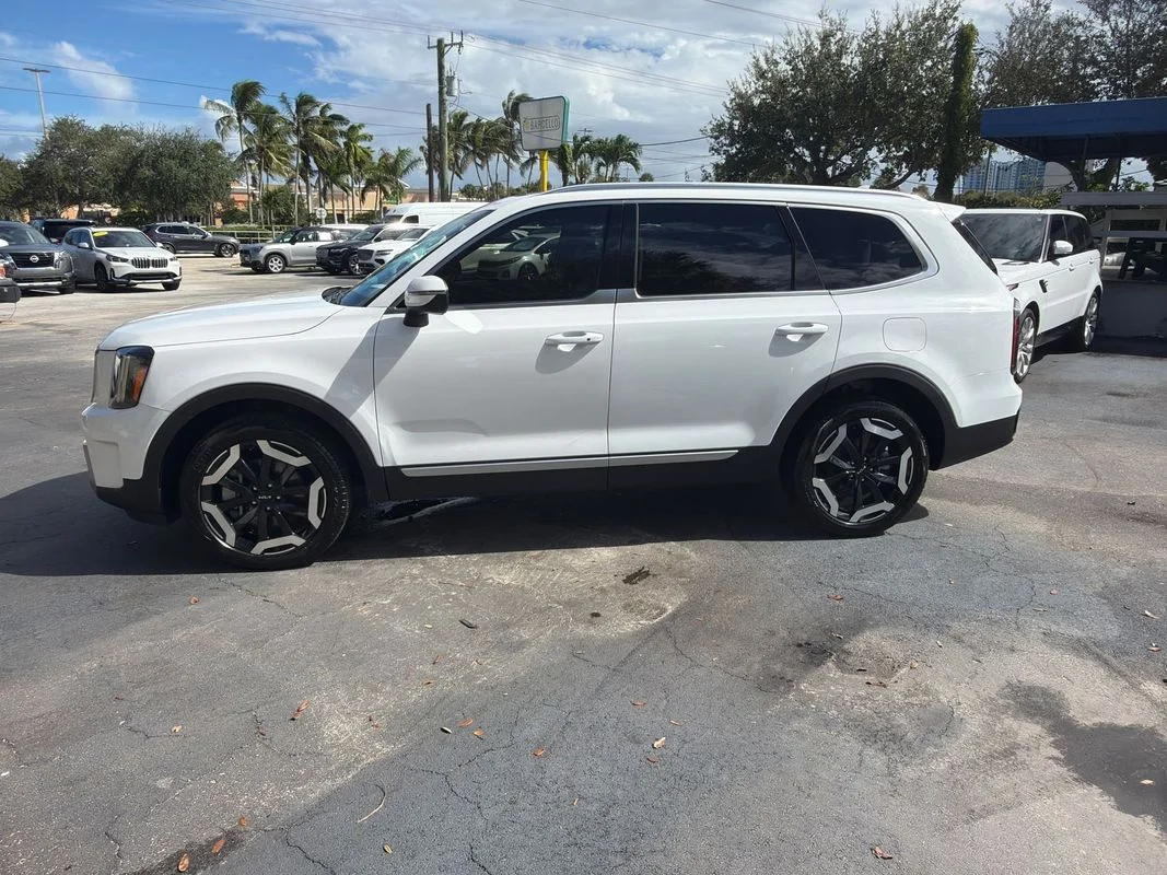 Used 2023 White Kia EX image 2