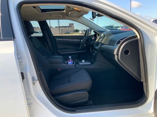 Used 2022 White Chrysler Touring image 16