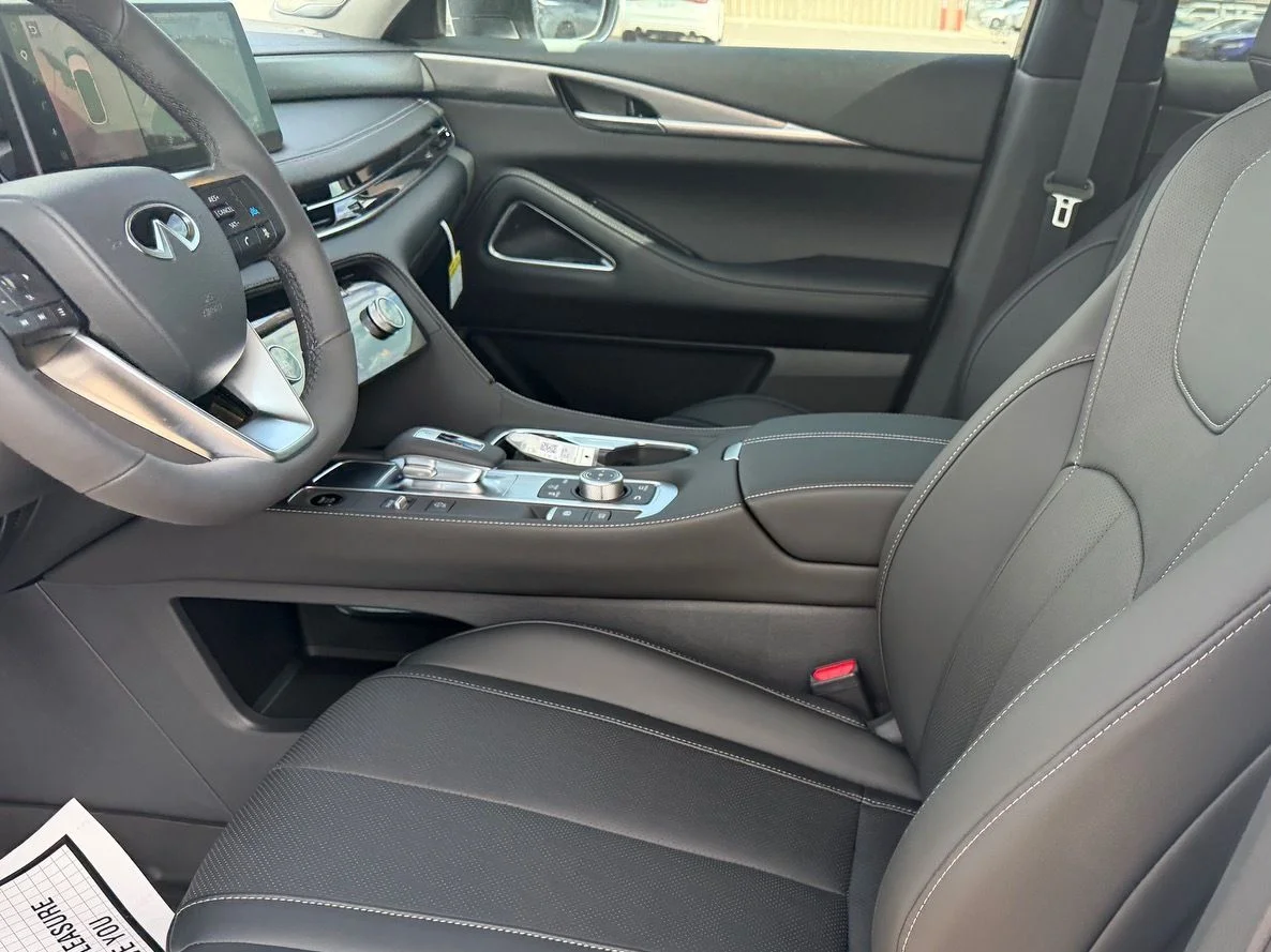 New 2027 RADIANT WHITE INFINITI Luxe FWD image 15
