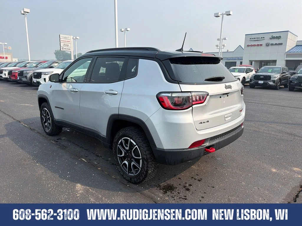Used 2025 Silver Jeep Trailhawk image 3