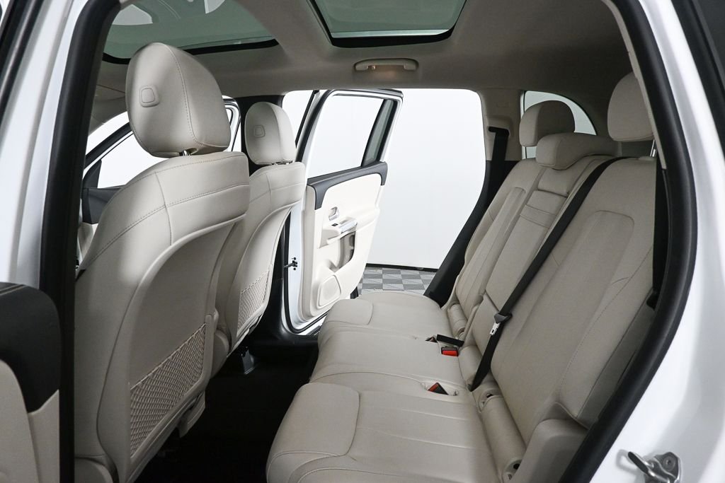 Used 2021  Mercedes-Benz GLB 250 image 19