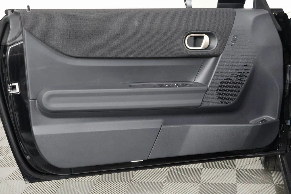 New 2026 Midnight Black MINI Signature Plus image 8