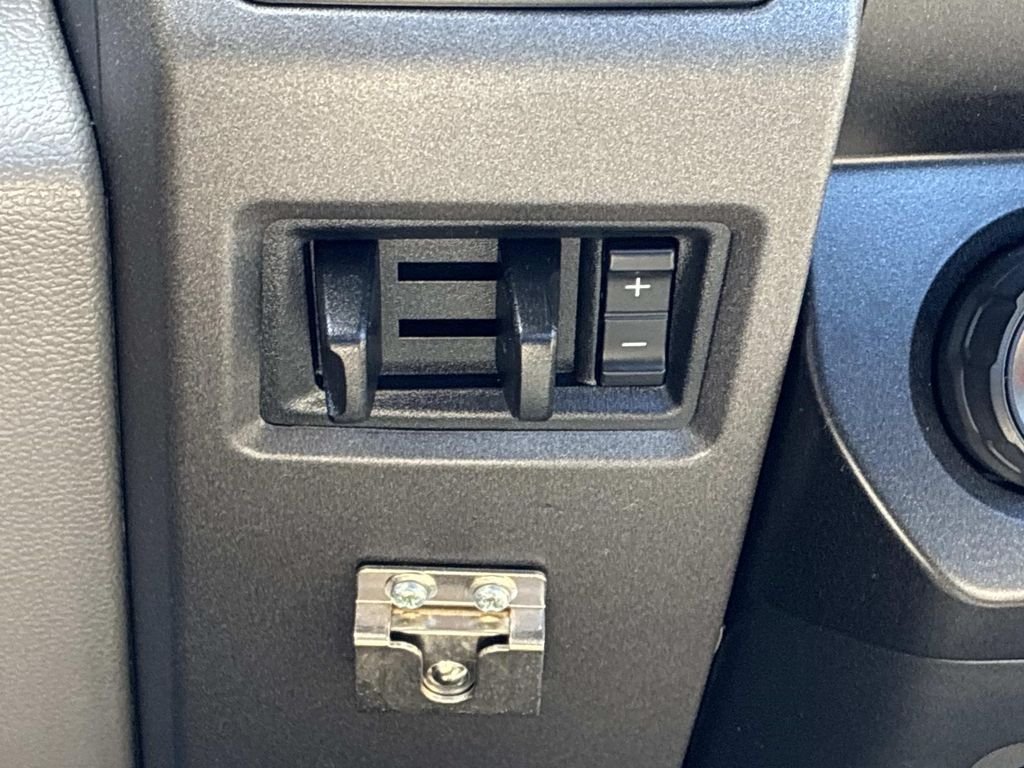 Used 2022 White Ford XL image 27