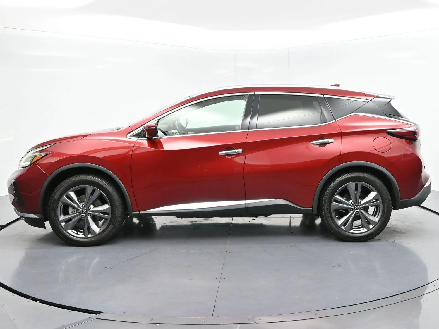 Used 2023 Scarlet Ember Tintcoat Nissan Platinum image 4