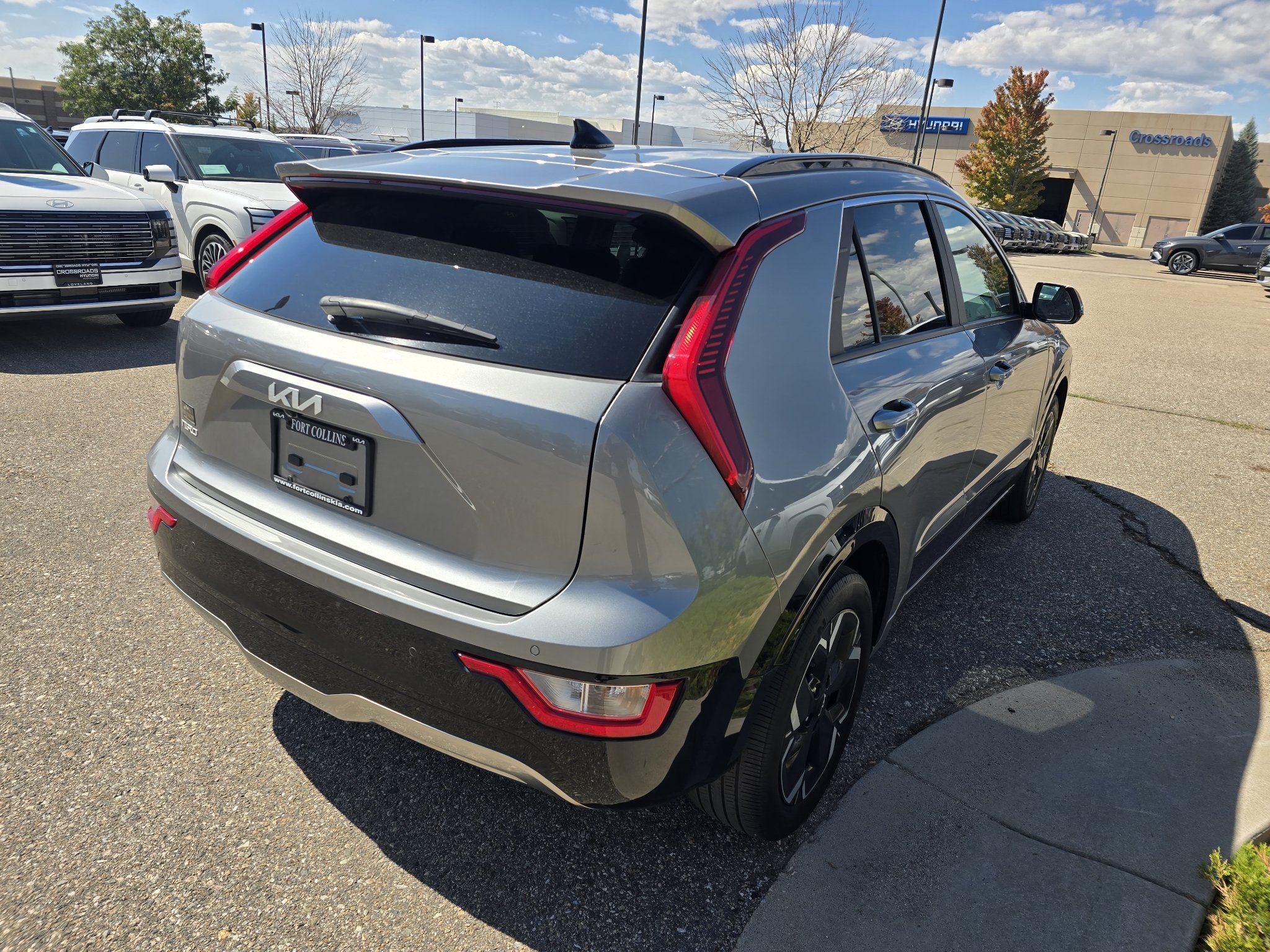 Used 2024 Steel Gray Kia Wind image 5